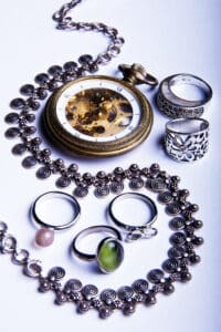 Rachat de Médailles Religieuses en Or à Conflans-Sainte-Honorine (Yvelines) 4 AOV Vente Achat métaux précieux Conflans-Sainte-Honorine Les bijoux en or et en argent